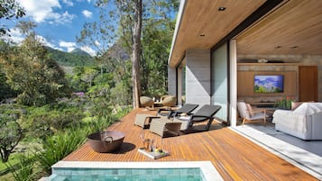Casa de campo superluxo, 2 quartos, banheira de hidromassagem, vista para o jardim | Sacada