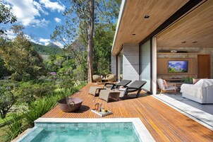 Casa de campo superluxo, 2 quartos, banheira de hidromassagem, vista para o jardim | Sacada