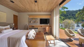 Luxury Cottage, 2 Bedrooms, Jetted Tub, Garden View | Premium bedding, memory foam beds, minibar, in-room safe