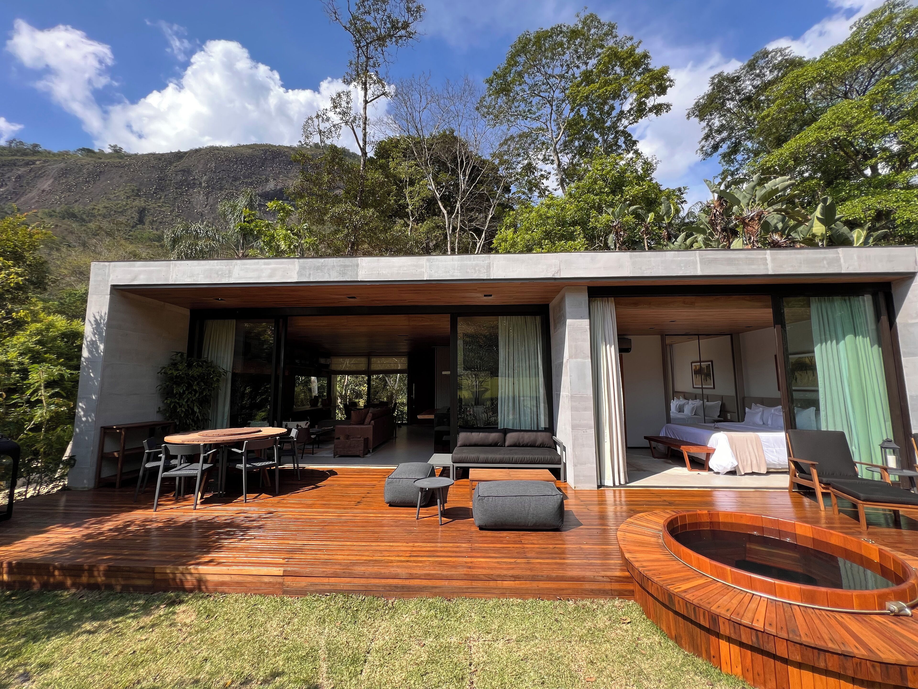 Casa de campo, 2 quartos, banheira de imersão, vista para o jardim | Sacada