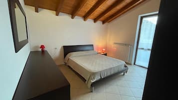 3 bedrooms, free WiFi, bed sheets, wheelchair access