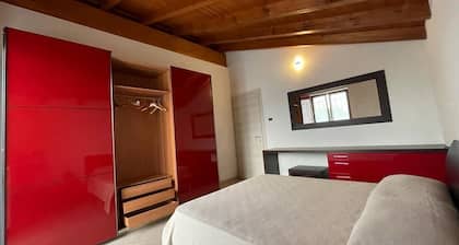 2-story house and courtyard, Lake Major area