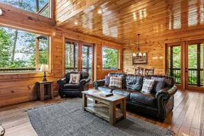 TV, fireplace - Hot Tub & WiFi - Sky Pointe - LUX cabin in RRG, KY (Pine Ridge)