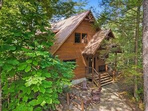 Exterior - Sky Pointe- Luxury, Hot Tub, Firepit, WiFi, 10 mins from Natural Bridge (Pine Ridge)
