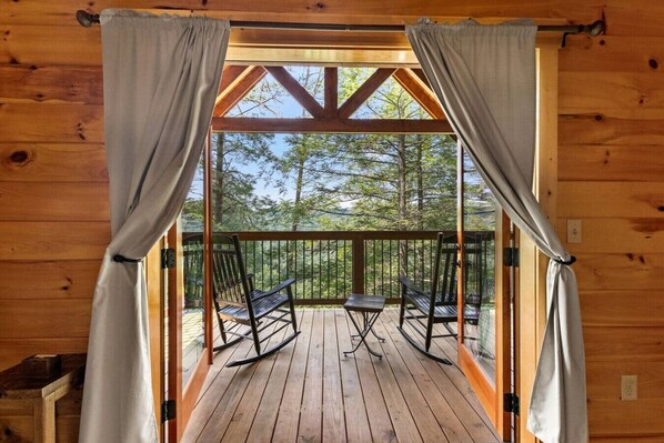 Interior - Hot Tub & WiFi - Sky Pointe - LUX cabin in RRG, KY (Pine Ridge)