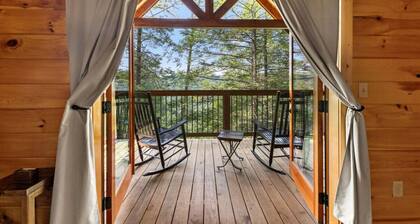 Sky Pointe- Luxury, Hot Tub, Firepit, WiFi, 10 mins from Natural Bridge