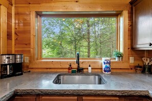 Interior - Sky Pointe- Luxury, Hot Tub, Firepit, WiFi, 10 mins from Natural Bridge (Pine Ridge)