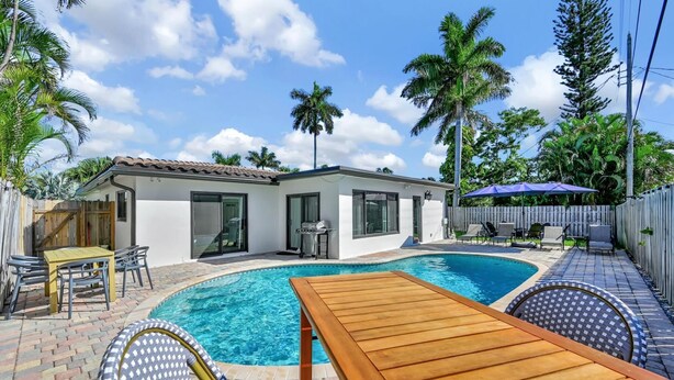 Pool - 908 5 Bed 3 Bath Family Friendly Home With Heated Pool (Pompano Beach)