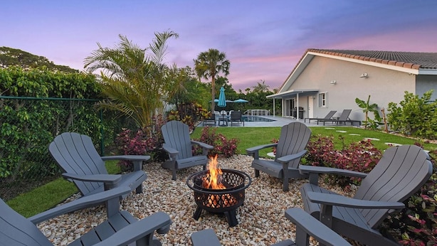 Unclassified image, 1 of 1, button - 2041 4 Bedroom 3 Bathroom With Heated Pool Close to the Ocean (Pompano Beach)