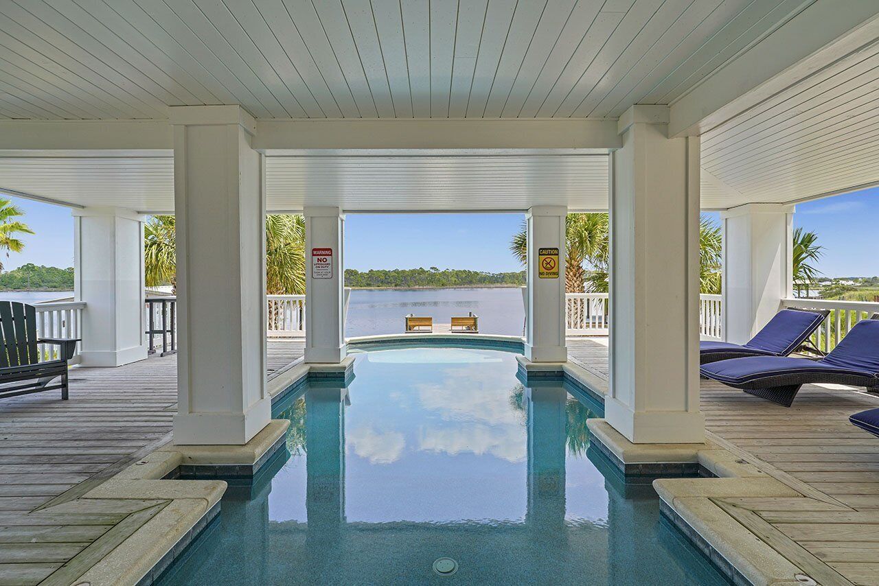 Een verwarmd zwembad