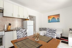 Apartment - Jurica - 300 m From sea - A2 Roko 2 1 (Split)