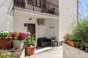 Apartment - Jurica - 300 m From sea - A2 Roko 2 1 (Split)