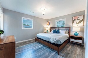 4 bedrooms, iron/ironing board, free WiFi, bed sheets