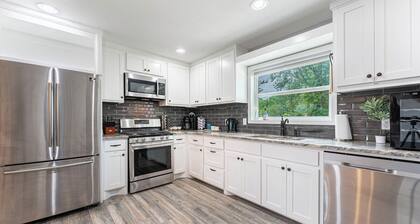 Downtown Bentonville 4 Bed - Biking/Walking Trails, Parks, Restaurants, WIFI