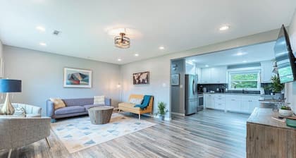 Downtown Bentonville 4 Bed - Biking/Walking Trails, Parks, Restaurants, WIFI