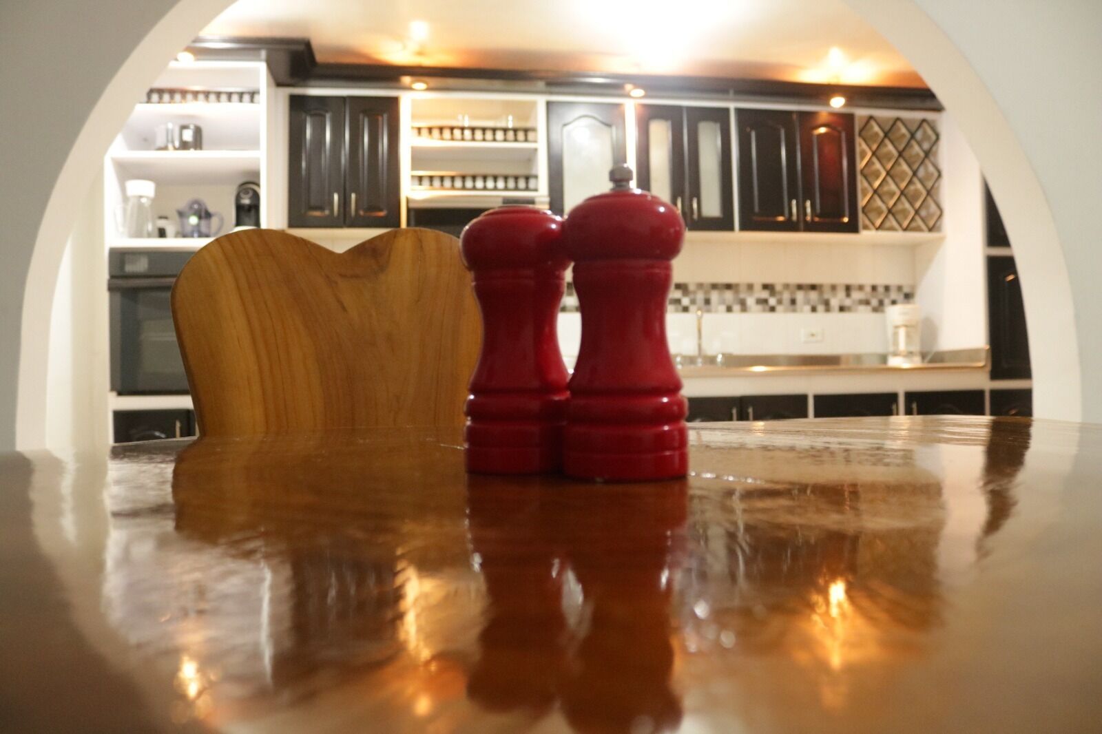 Fridge, oven, stovetop, coffee/tea maker