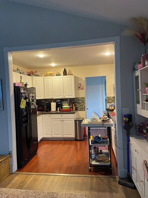 Private kitchen - Flamingo East- close to all Hamptons happenings (Eastport)