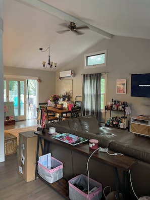 Interior - Flamingo East- close to all Hamptons happenings (Eastport)