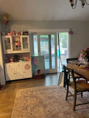 Dining - Flamingo East- close to all Hamptons happenings (Eastport)