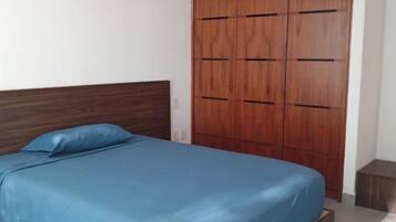 Panoramic Apartment, 4 Bedrooms, Non Smoking, Bay View | 4 bedrooms, premium bedding, individually furnished, blackout drapes