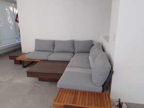 Panoramic Apartment, 4 Bedrooms, Non Smoking, Bay View | Living area