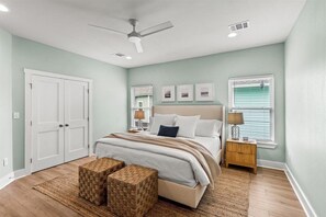 4 habitaciones, tabla de planchar con plancha y cuna de viaje