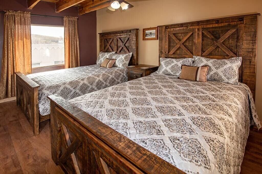 Loft with a view @ Alpine City Place | Hotel and Bar
