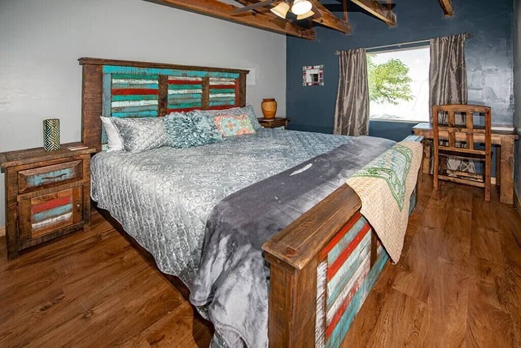 Downtown Loft @ Alpine City Place | Hotel and Bar