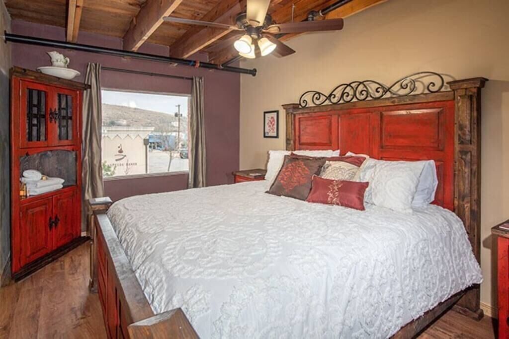 Exquisite Loft @ Alpine City Place | Hotel and Bar