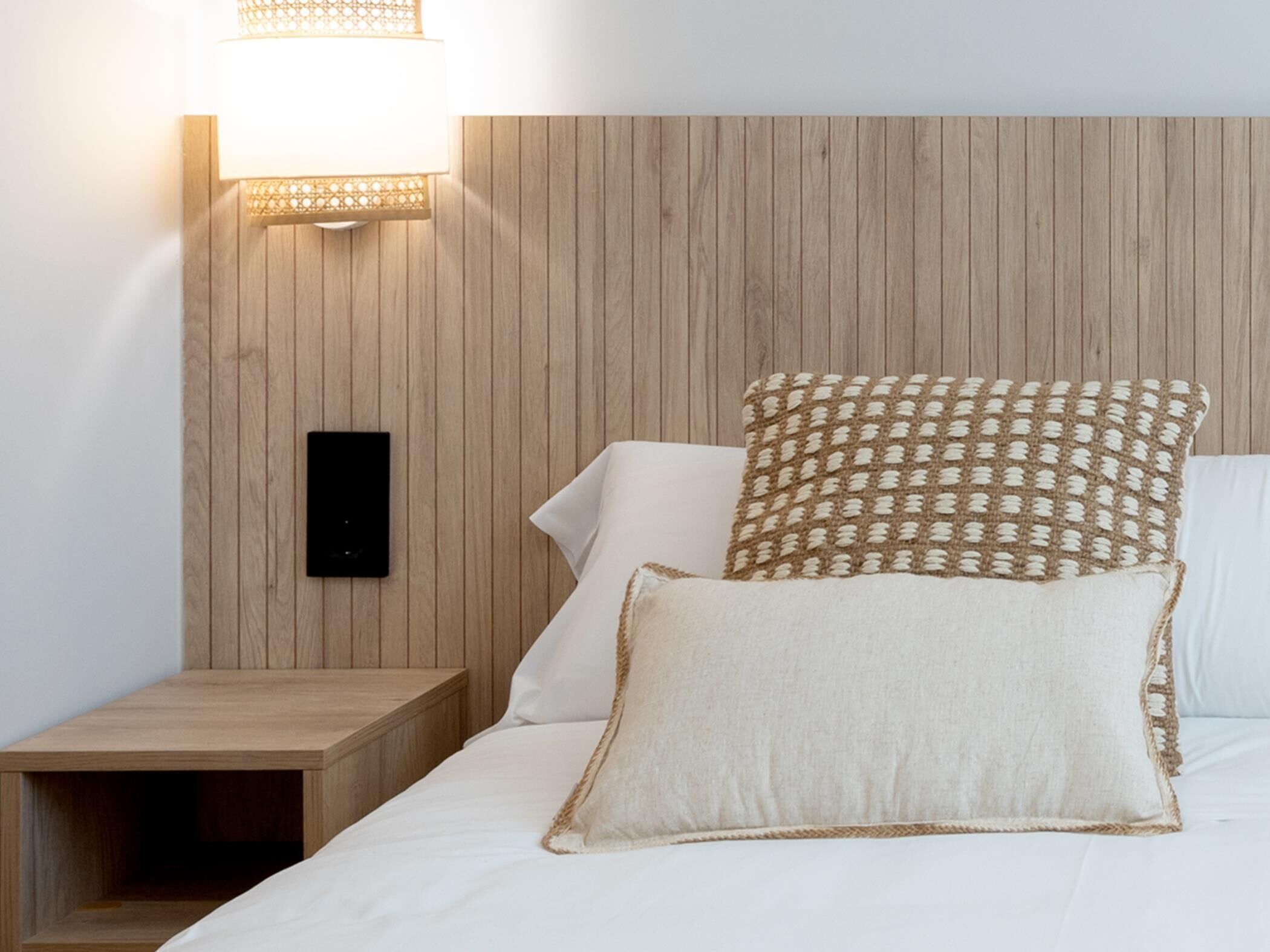 2 室のベッドルーム、アイロン / アイロン台、インターネット、ベッドシーツ