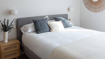 2 bedrooms, iron/ironing board, Internet, bed sheets