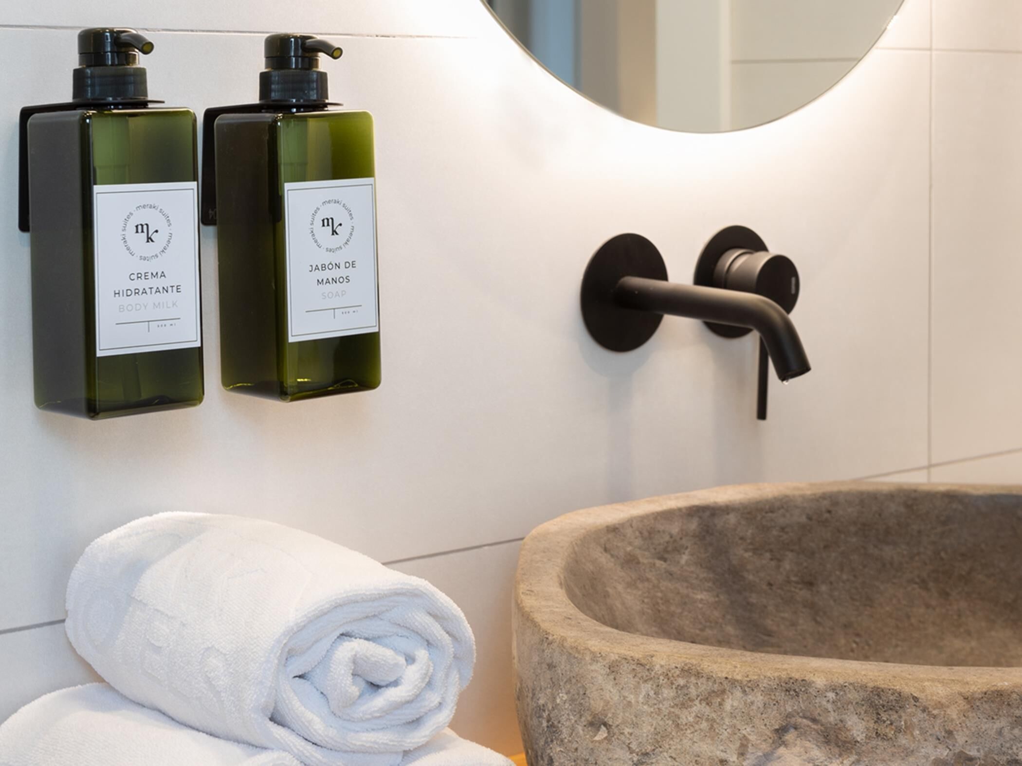 Sèche-cheveux, serviettes fournies