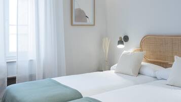 2 slaapkamers, een strijkplank/strijkijzer, internet, beddengoed