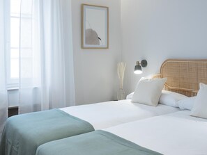 2 bedrooms, iron/ironing board, Internet, bed sheets