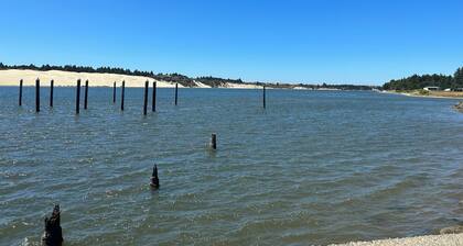 Wonderfully located near Bay Street and all the wonderful restaurants. Sauna!