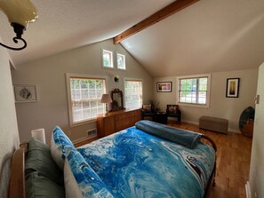 3 bedrooms, desk, iron/ironing board, free WiFi