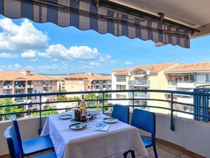 Outdoor dining - Le Paladien by Interhome (Fréjus)