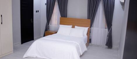 3 chambres, fer et planche à repasser, Wi-Fi, draps fournis