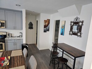 Dining - Come and enjoy the soothing, peaceful, ambient and quiet  (Brooklyn)