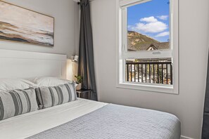 3 habitaciones, tabla de planchar con plancha y cuna de viaje 