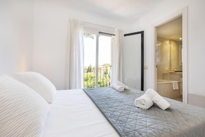 4 chambres, fer et planche Ă repasser