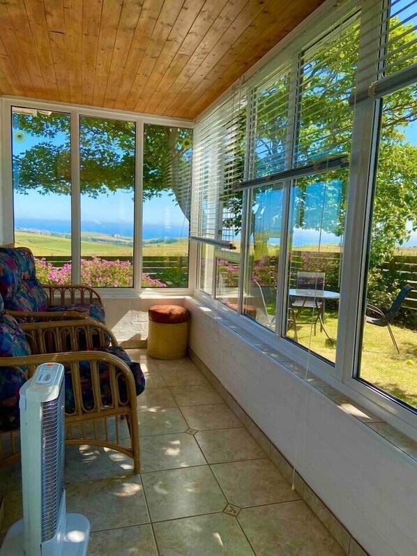 TV - 2 Bed Retreat with amazing Sea Views in Brighton (Brighton)