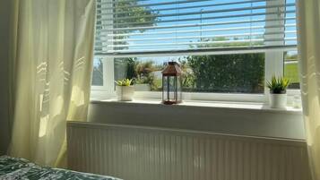 2 bedrooms, iron/ironing board, WiFi, bed sheets