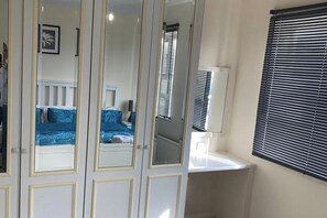 2 sovrum, strykjärn/strykbräda, wi-fi och sängkläder