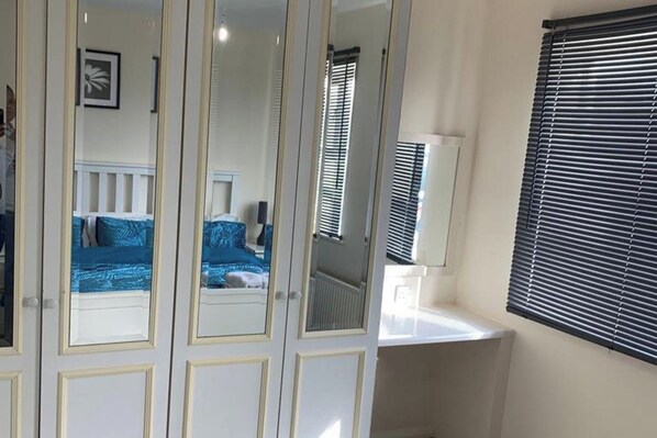 2 dormitorios, tabla de planchar con plancha, wifi y ropa de cama