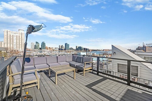 Charming Baltimore Townhome w/ Scenic Views