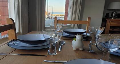 2br-beachviews-petfriendly-freeparking