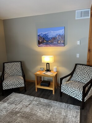 Interior - Fernie Ski-In Condo, 2 bed, 2 bath, with private hot tub and BBQ.  (Fernie)