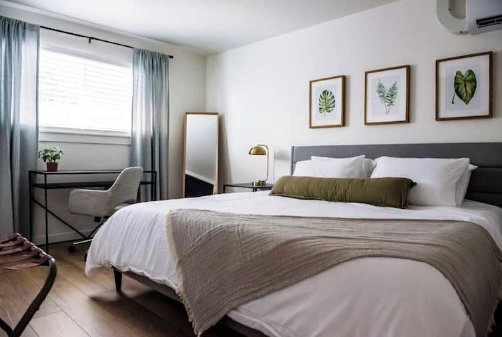 2 bedrooms, desk, iron/ironing board, travel cot