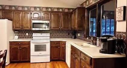 Sunny Brick Home with big Sunroom 4BR, 3BA
